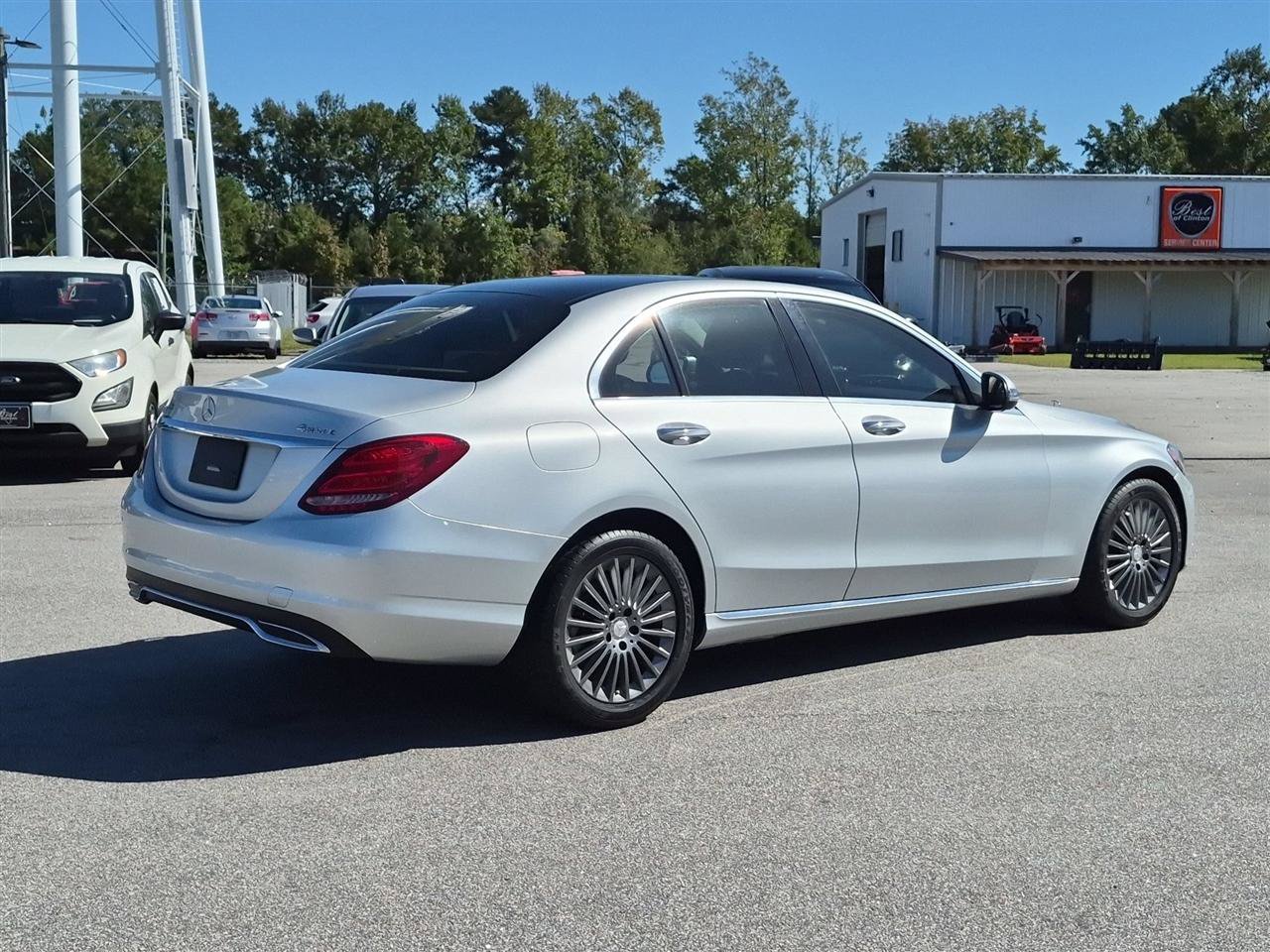 Used 2016 Mercedes-Benz C 300 4MATIC Sedan image 3