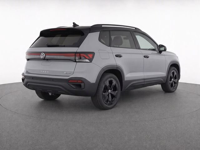 Used 2025 Volkswagen Taos SE AWD/4WD image 3