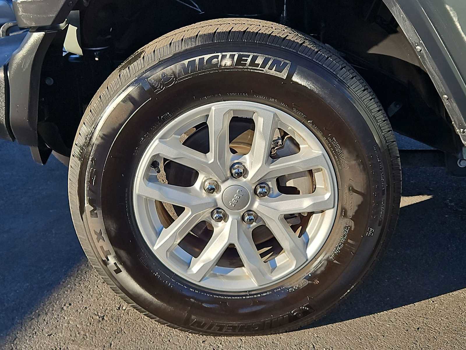 Used 2023 Jeep Wrangler Sport S image 13