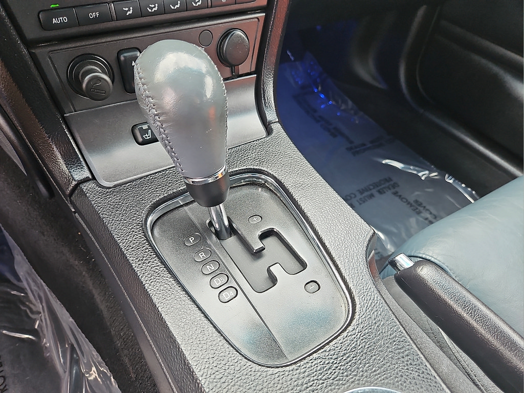 Used 2005 Ford Thunderbird RWD image 25