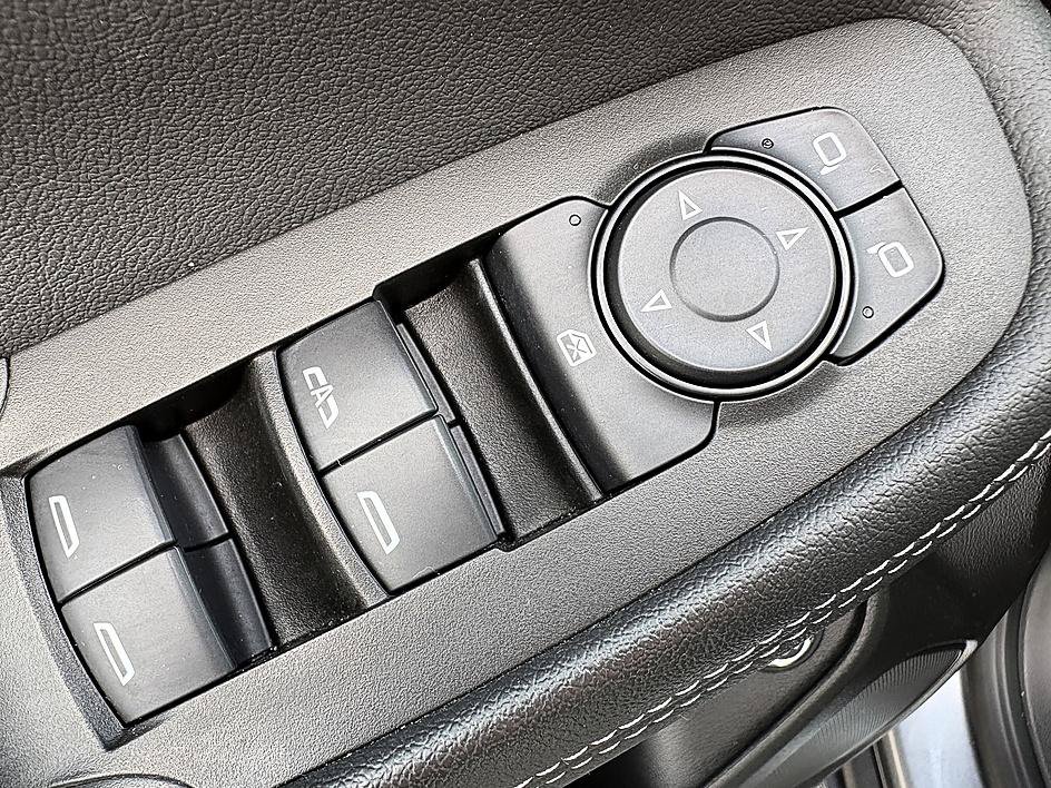 Used 2020 Buick Encore GX Essence w/ Experience Buick Package FWD image 16