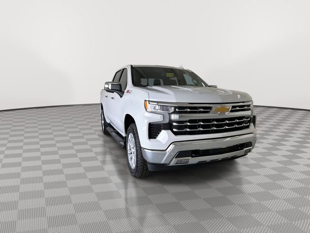 Used 2022 Chevrolet Silverado 1500 LTZ w/ LTZ Premium Package AWD/4WD image 3