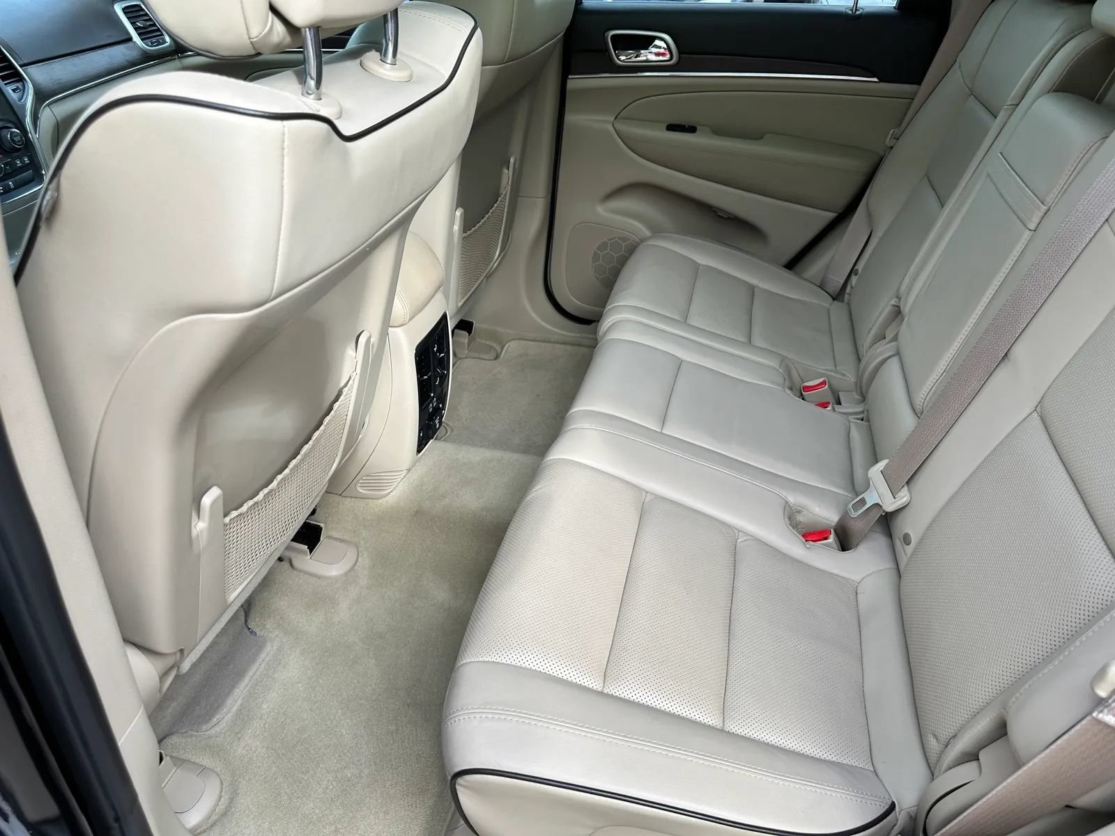 Used 2015 Jeep Grand Cherokee Overland AWD/4WD image 16