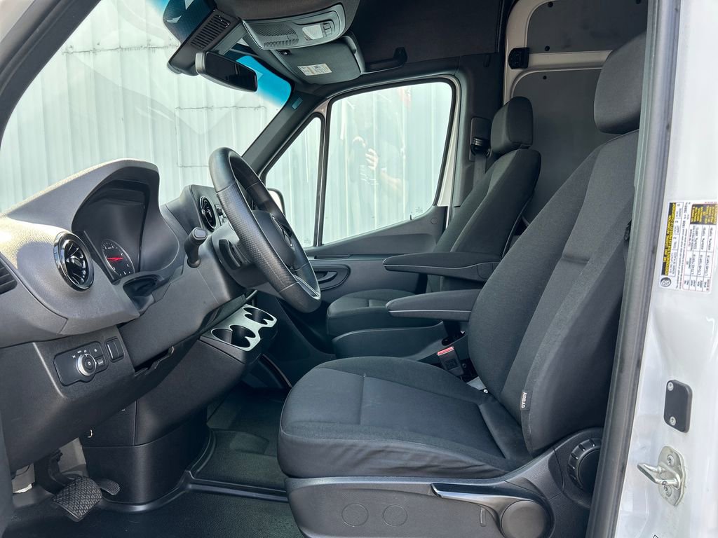 Used 2025 Mercedes-Benz Sprinter 2500 image 15
