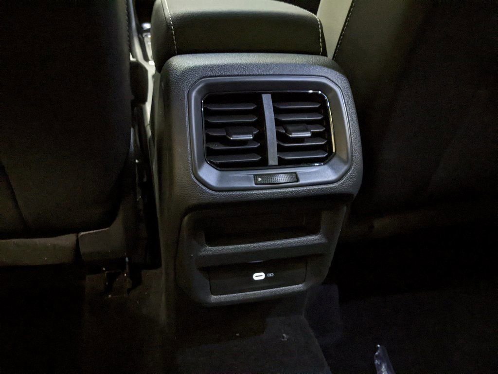 New 2025 Volkswagen Taos SE image 24