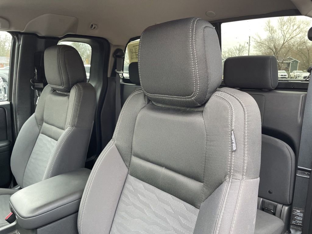 Used 2024 Nissan Frontier SV w/ SV Convenience Package image 7