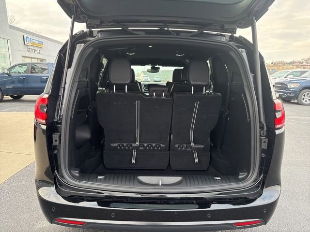 Used 2024 Chrysler Pacifica Touring-L w/ S Appearance Package image 40