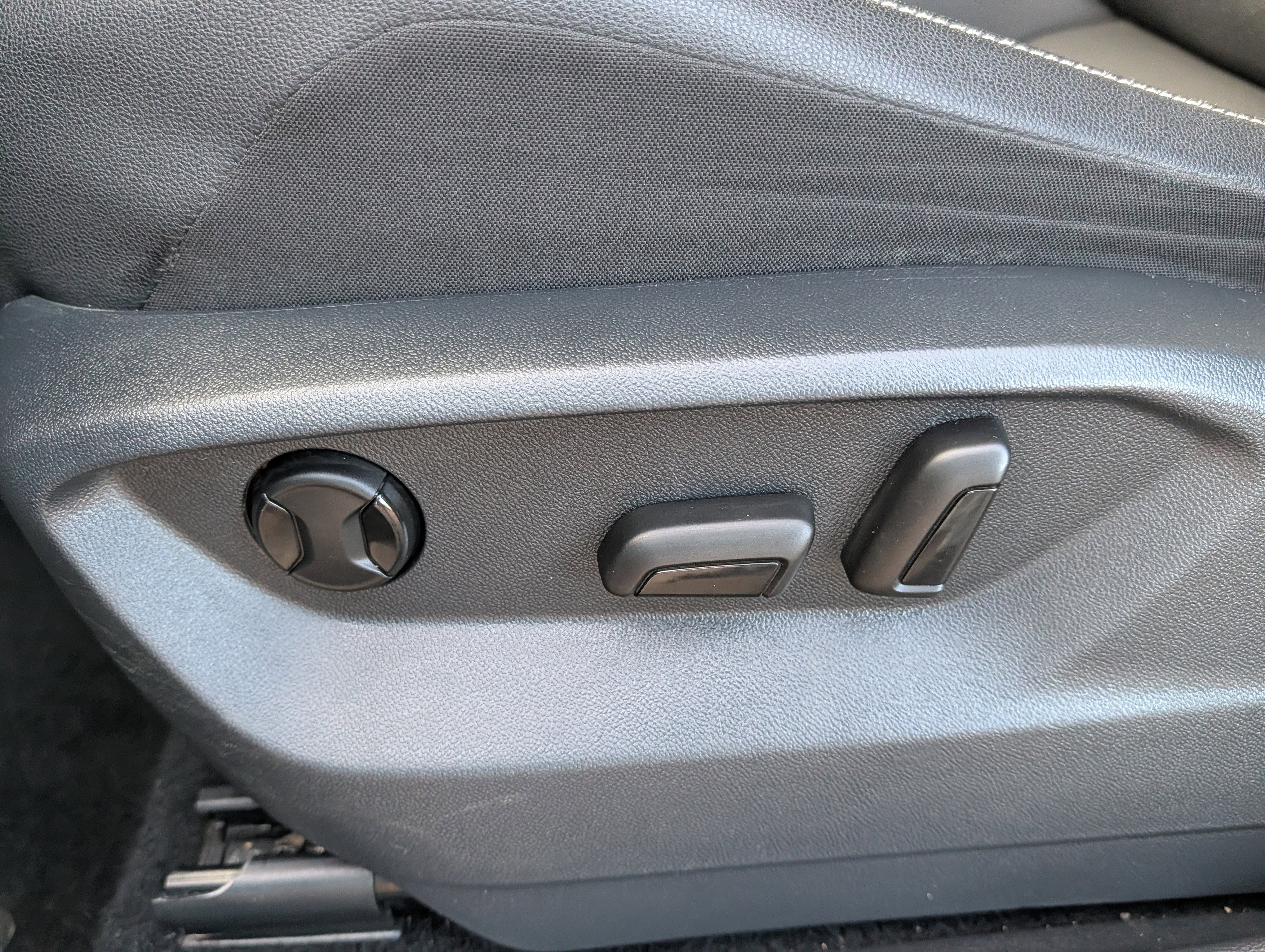 Used 2021 Volkswagen Tiguan SE image 21