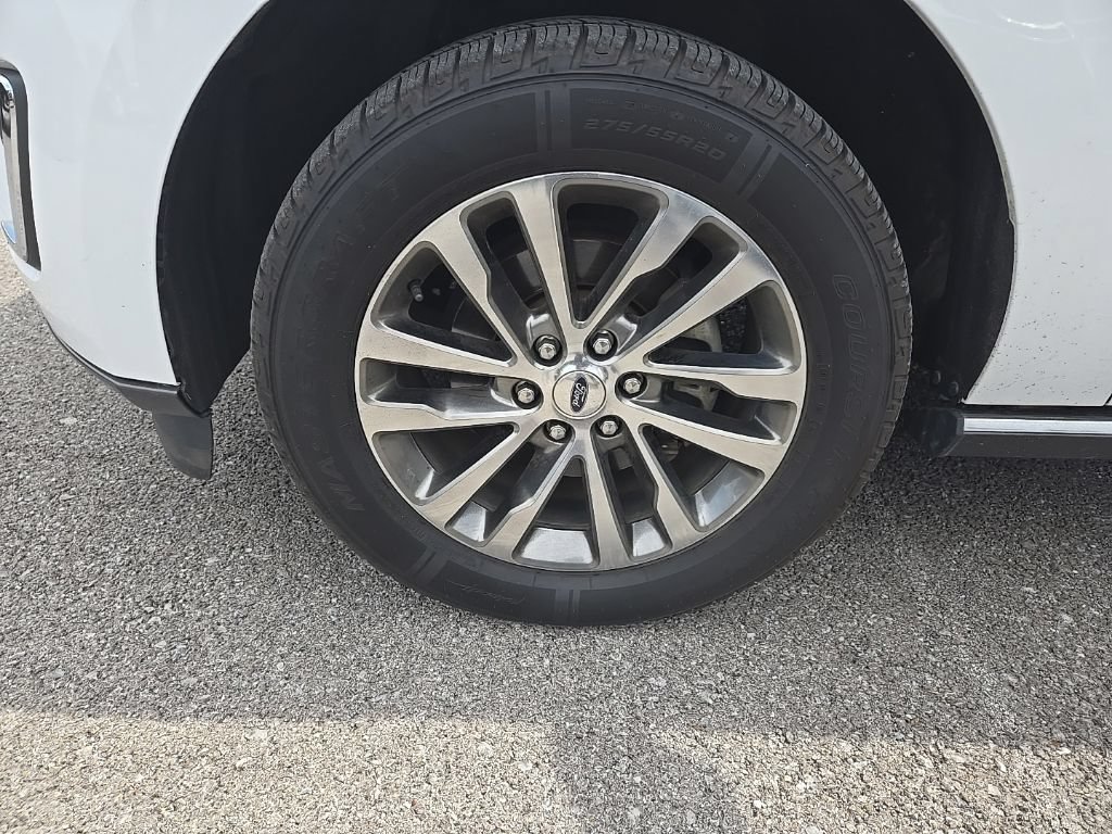 Used 2018 Ford Expedition Limited w/ Equipment Group 301A AWD/4WD image 13