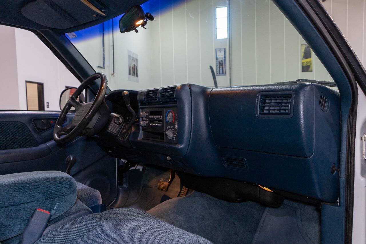 Used 1995 Chevrolet S10 Pickup LS RWD image 40