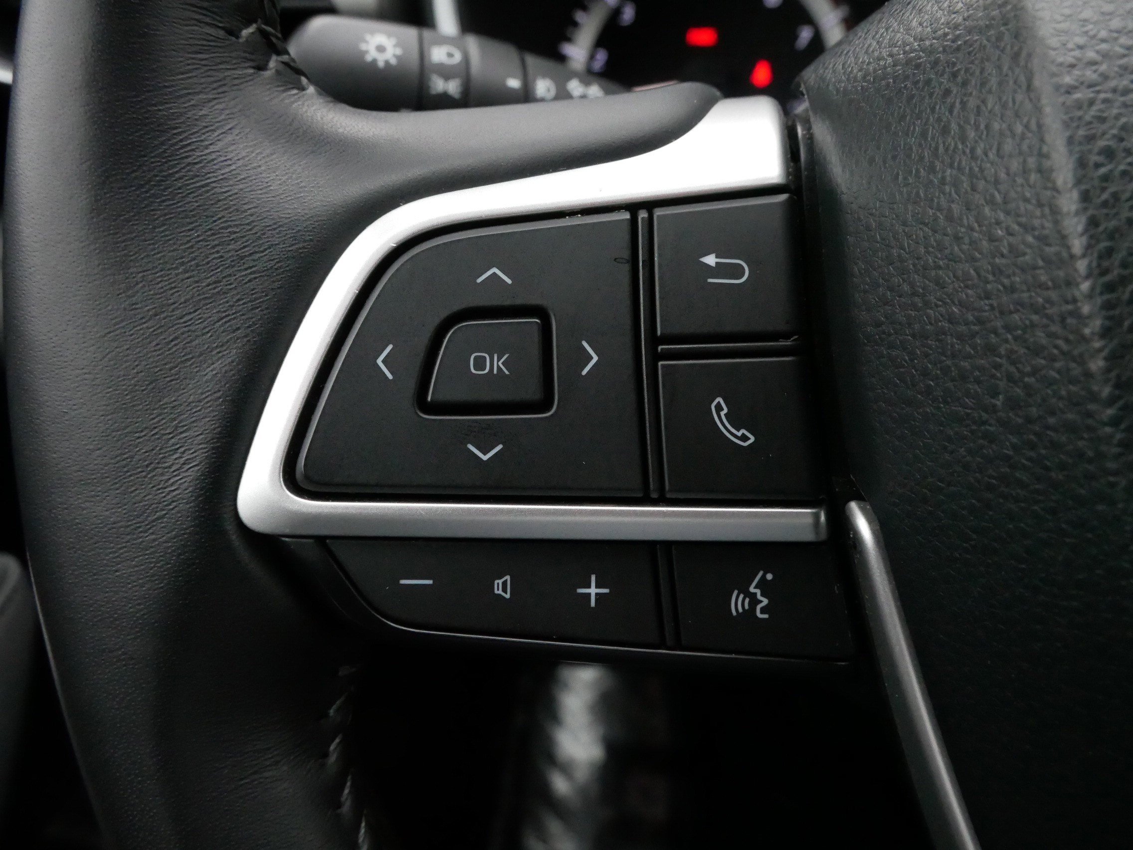 Certified 2023 Toyota Highlander XLE image 26