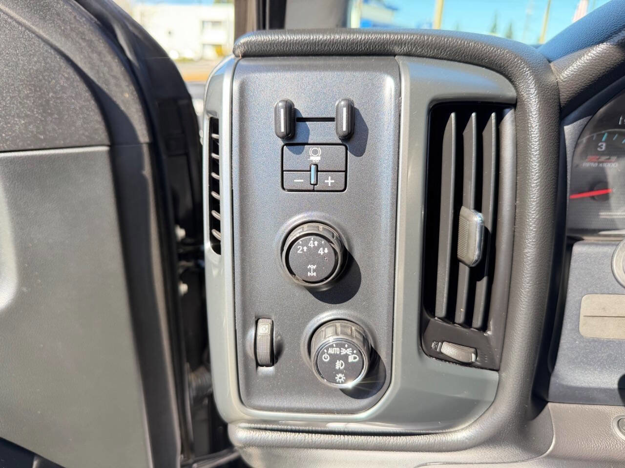 Used 2015 Chevrolet Silverado 2500 LT w/ LT Convenience Package image 38