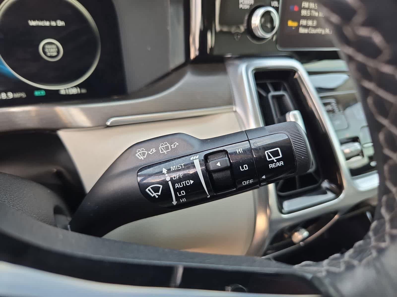 Certified 2023 Kia Sorento SX image 25