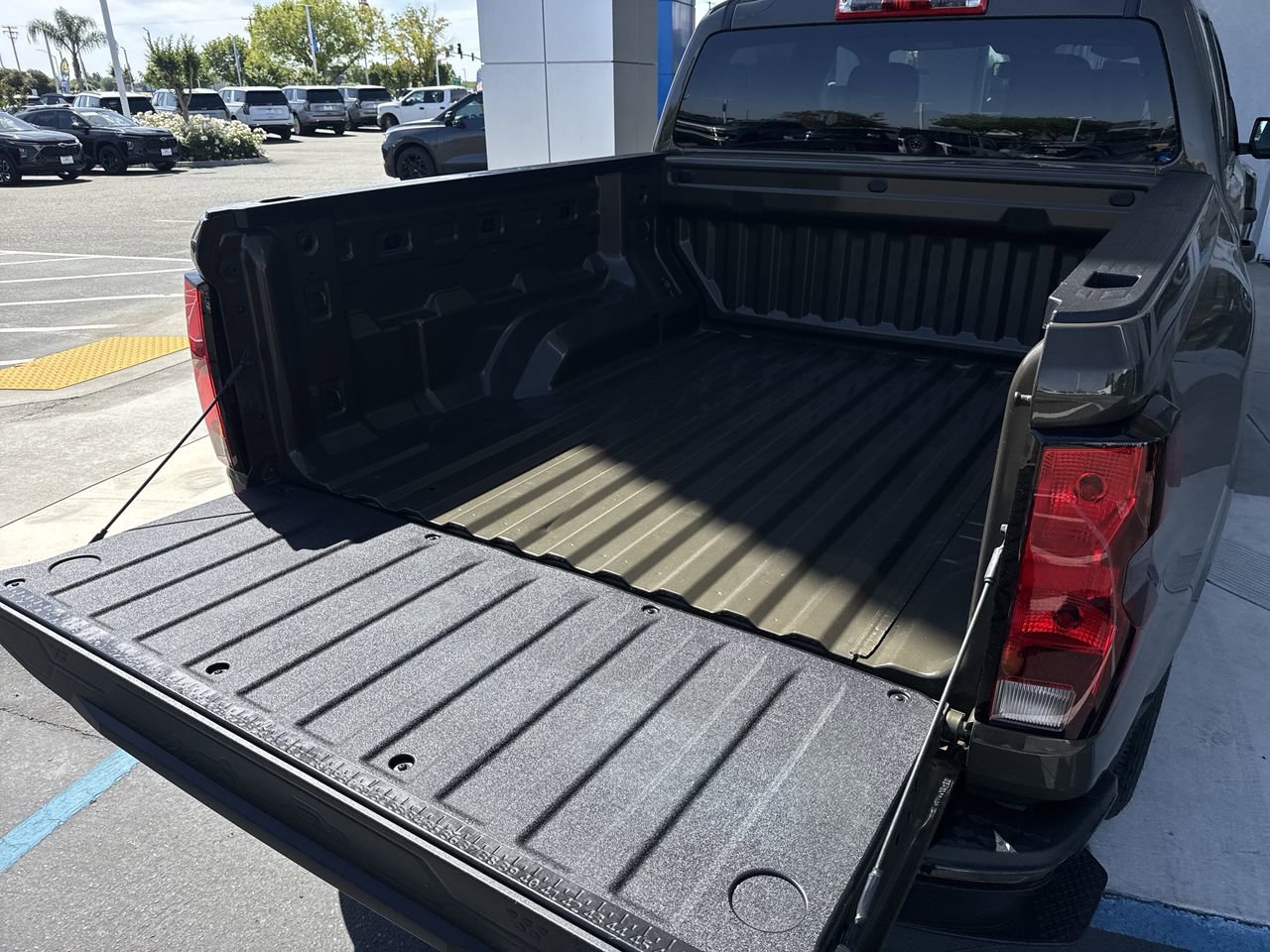 Used 2024 Chevrolet Colorado W/T RWD image 22