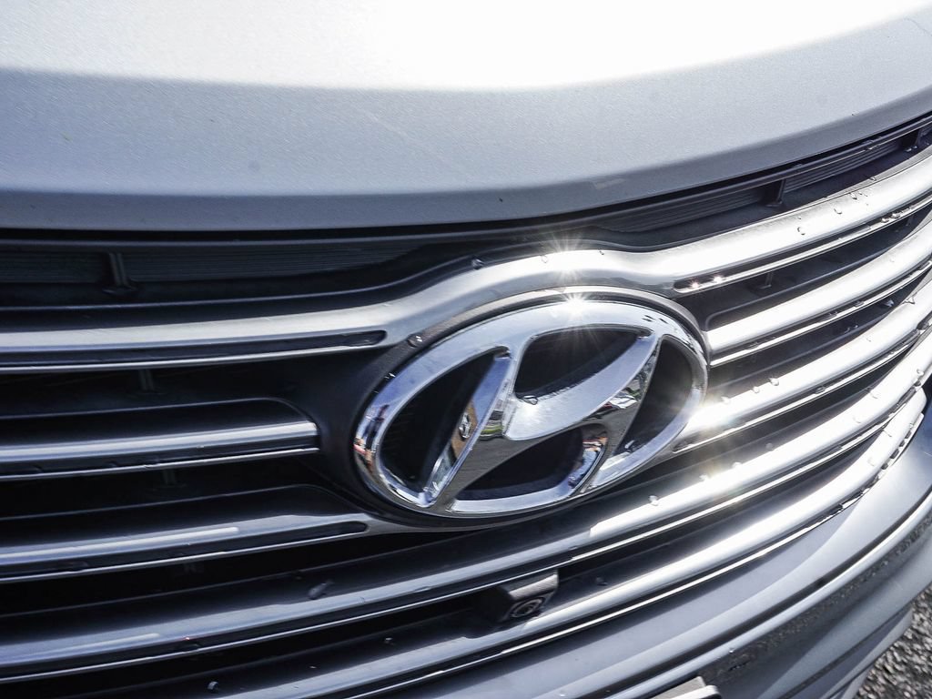 Used 2018 Hyundai Santa Fe Limited FWD image 11