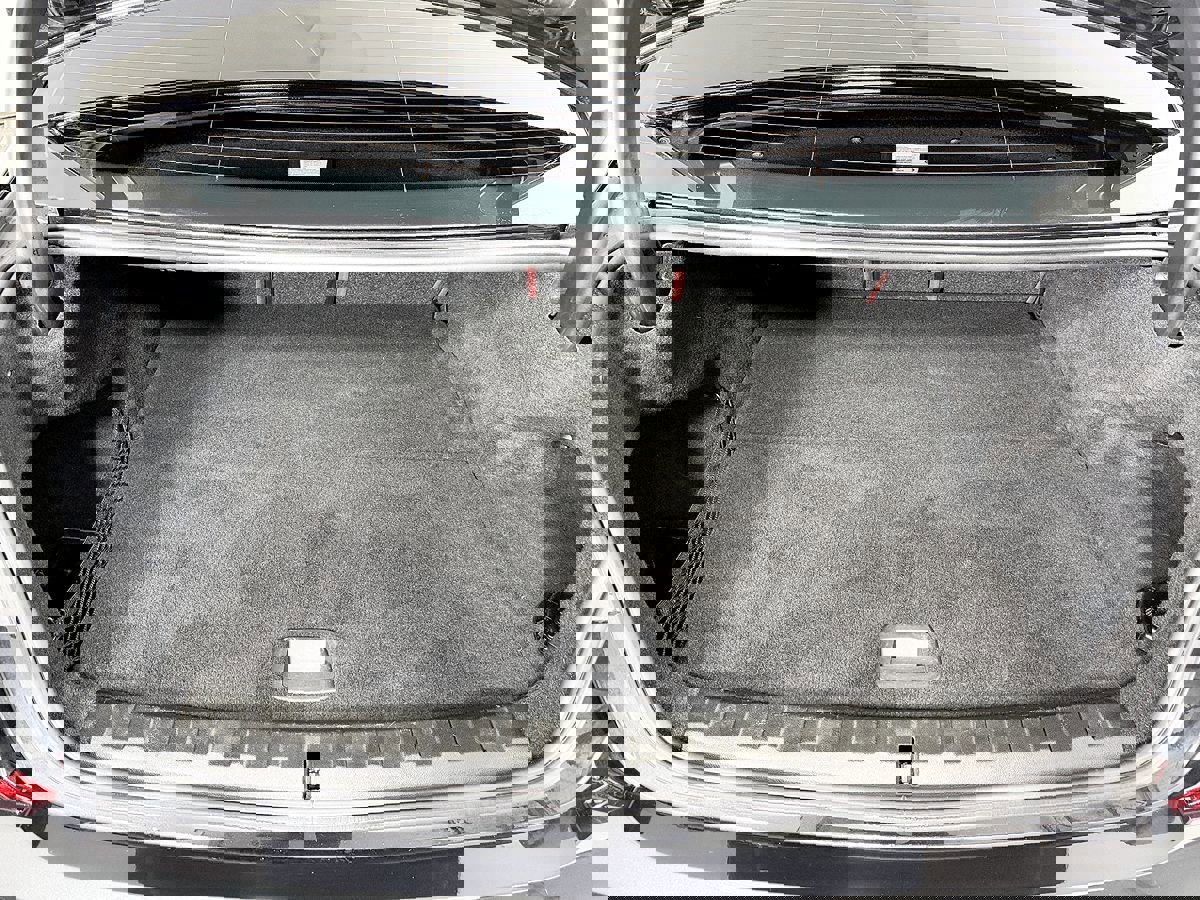 Used 2022 BMW 330e w/ M Sport Package image 11