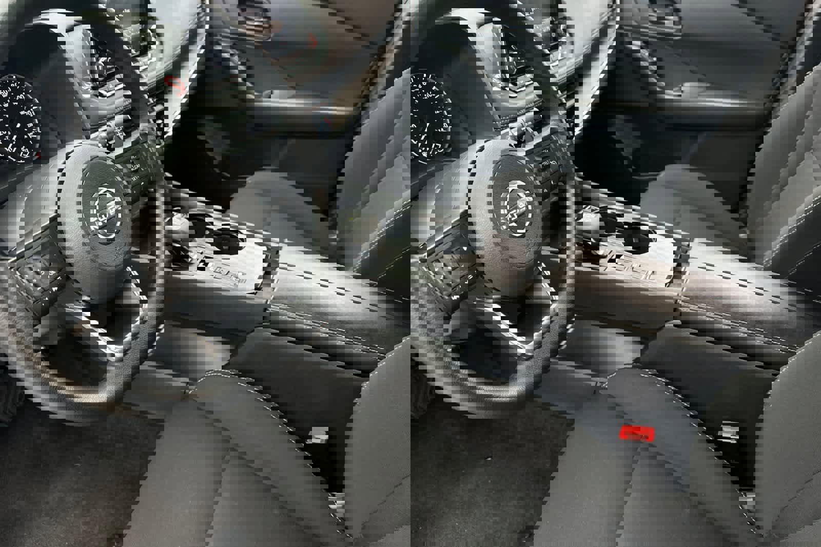 Used 2024 Nissan Rogue S image 12