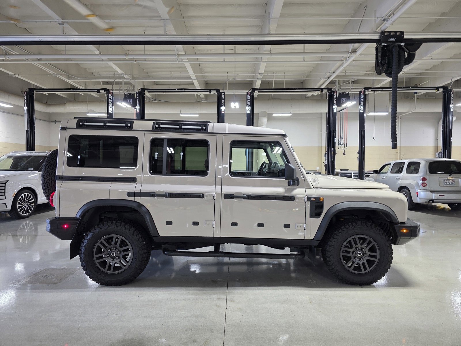 Used 2024 INEOS Grenadier Fieldmaster Edition image 8