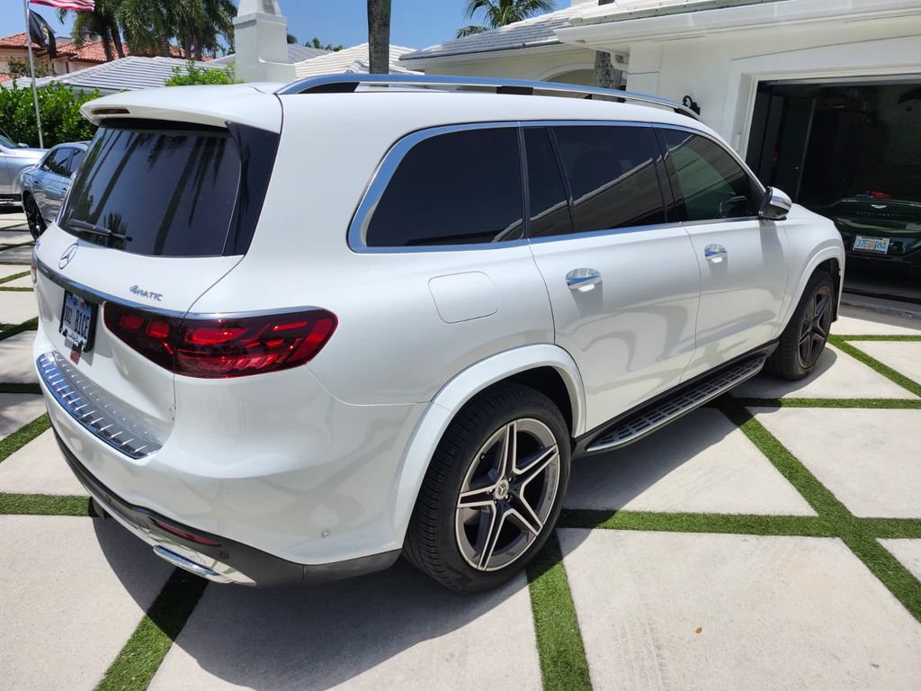 Used 2024 Mercedes-Benz GLS 450 4MATIC image 3