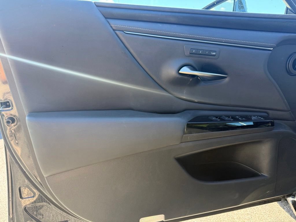 Used 2022 Lexus ES 350 w/ Premium Package FWD image 5
