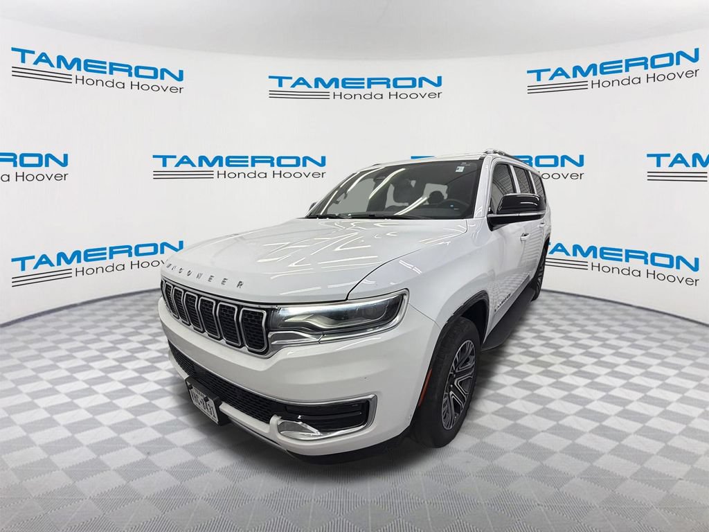 Used 2024 Jeep Wagoneer L Series II w/ Flexible Seating Group RWD image 1