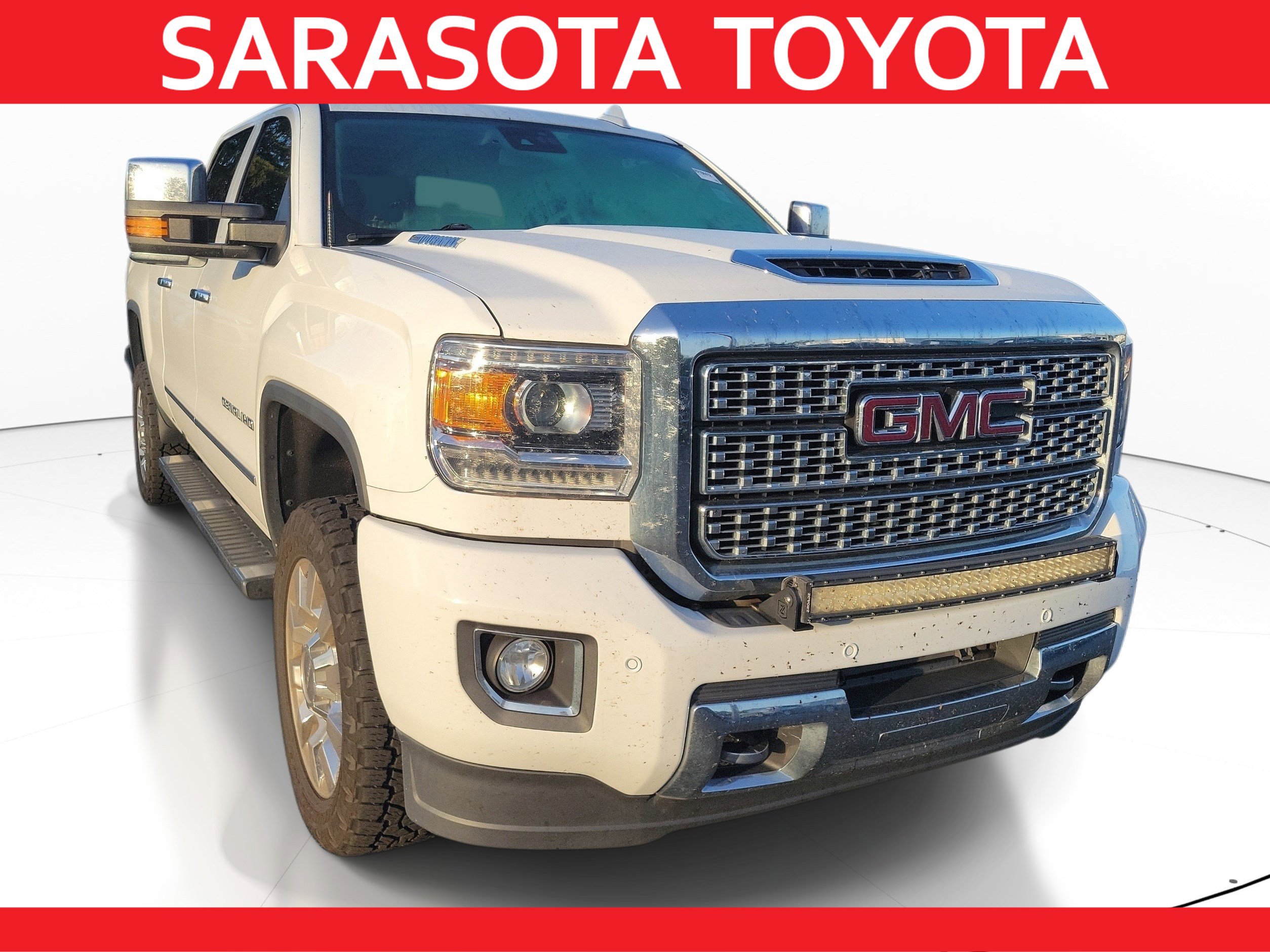 Used 2019 GMC Sierra 2500 Denali w/ Duramax Plus Package AWD/4WD image 1