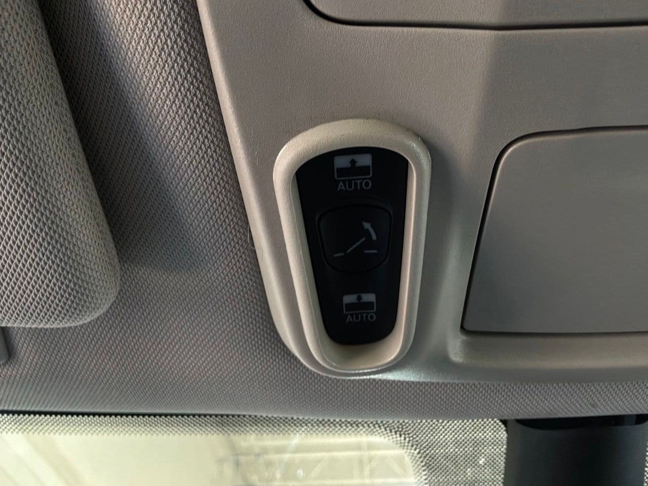 Used 2023 Chrysler Pacifica Limited FWD image 22