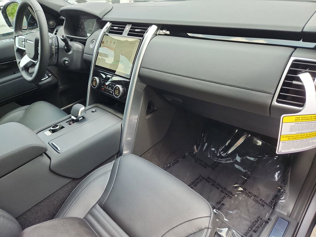 Used 2025 Land Rover Discovery S AWD/4WD image 29