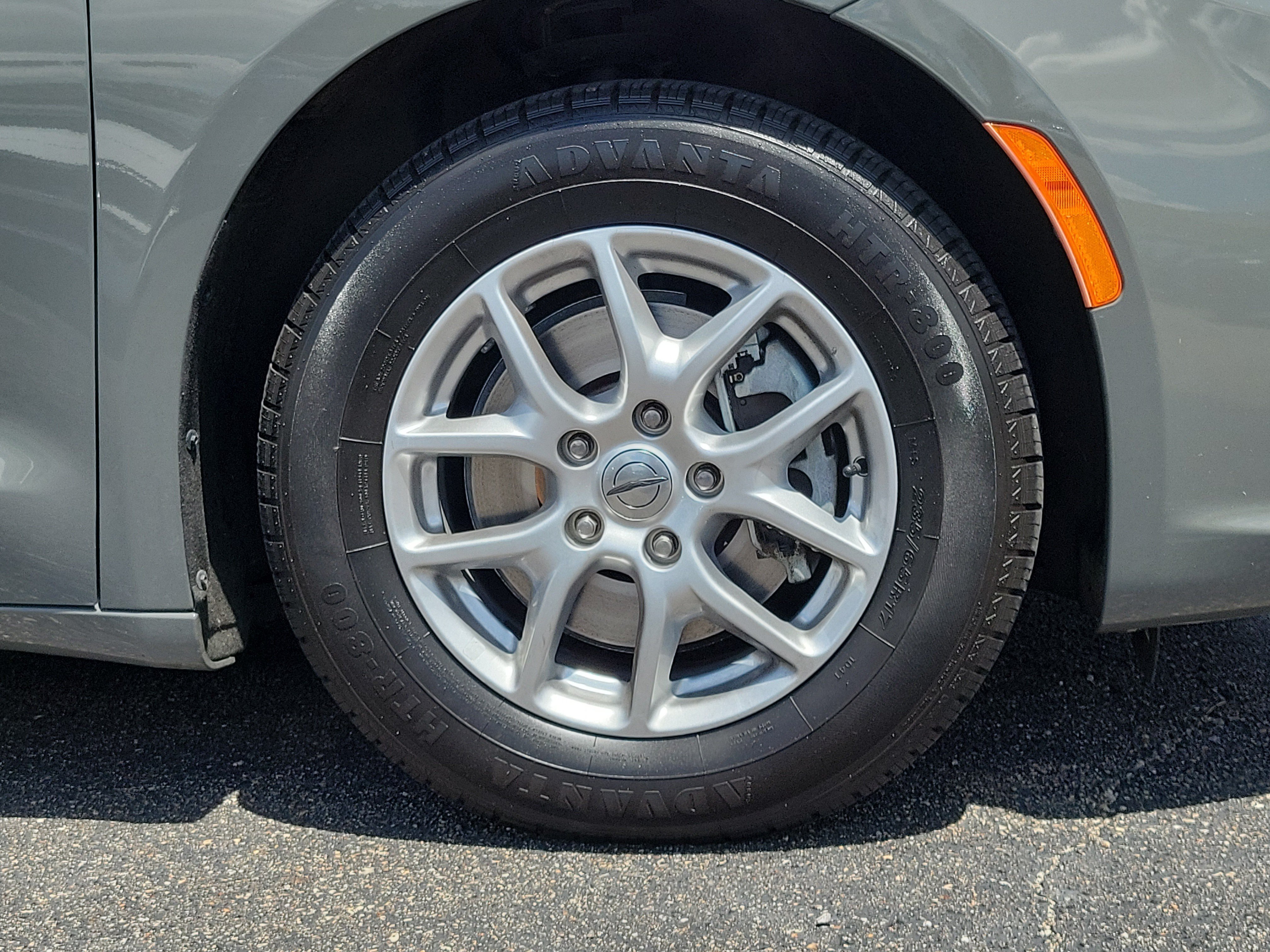 Used 2022 Chrysler Pacifica Touring-L FWD image 5