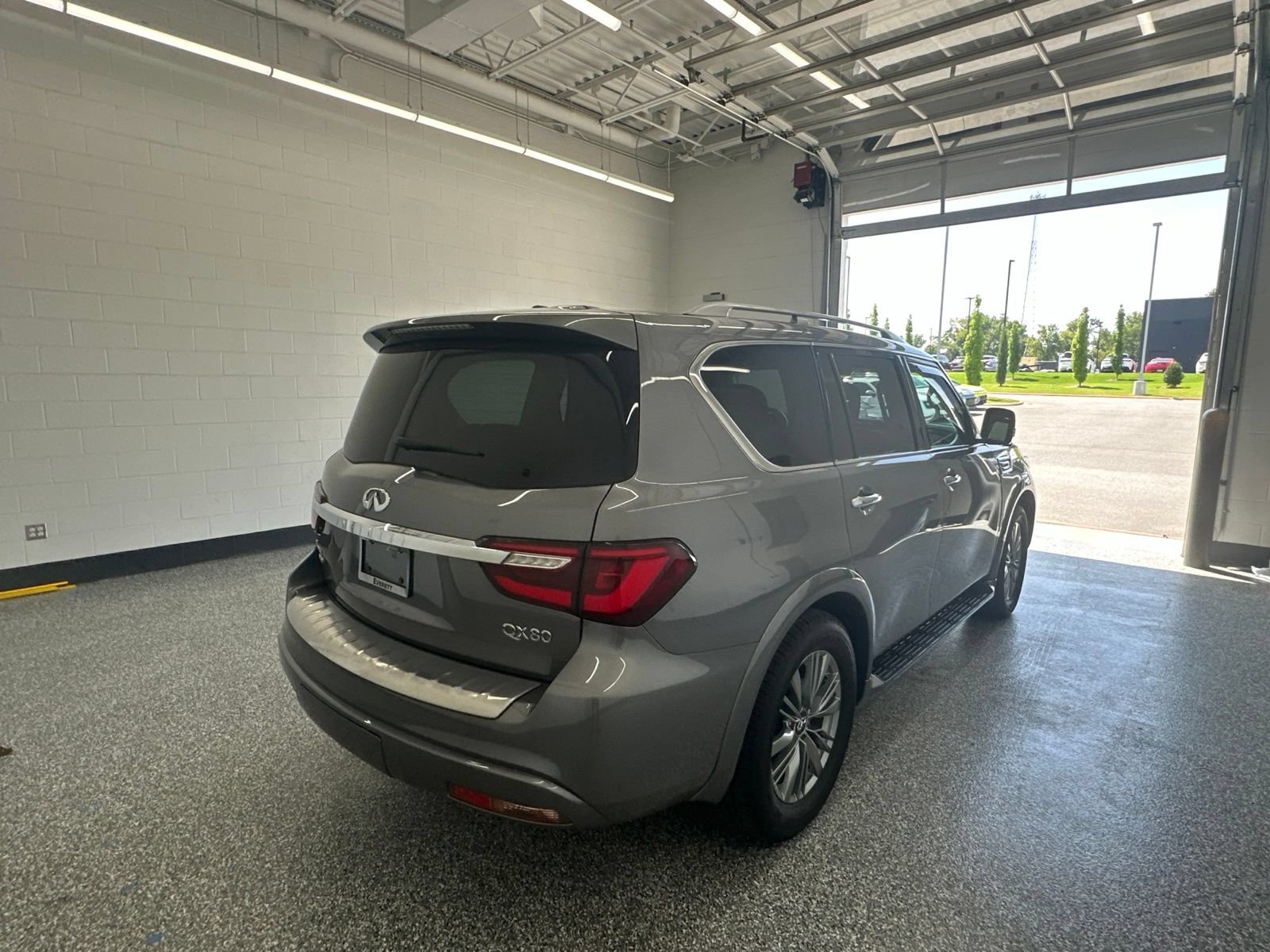 Used 2021 INFINITI QX80 Luxe w/ Cargo Package AWD/4WD image 3