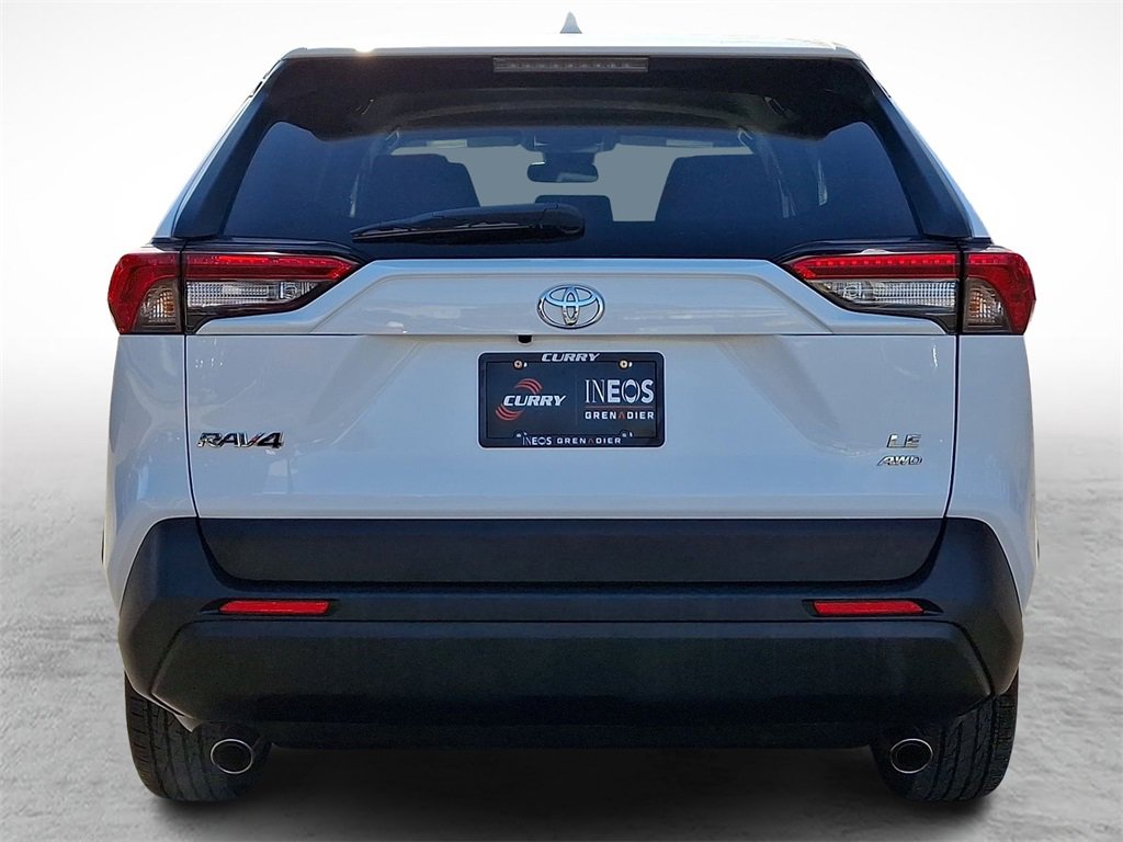 Used 2022 Toyota RAV4 LE image 5