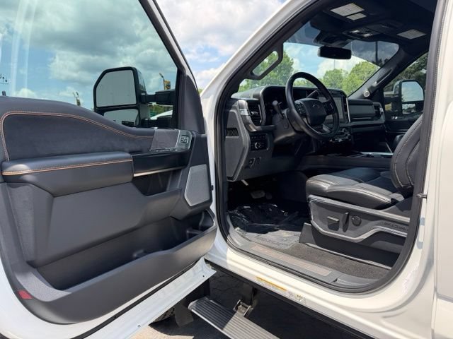Used 2023 Ford F450 Platinum w/ FX4 Off-Road Package AWD/4WD image 10