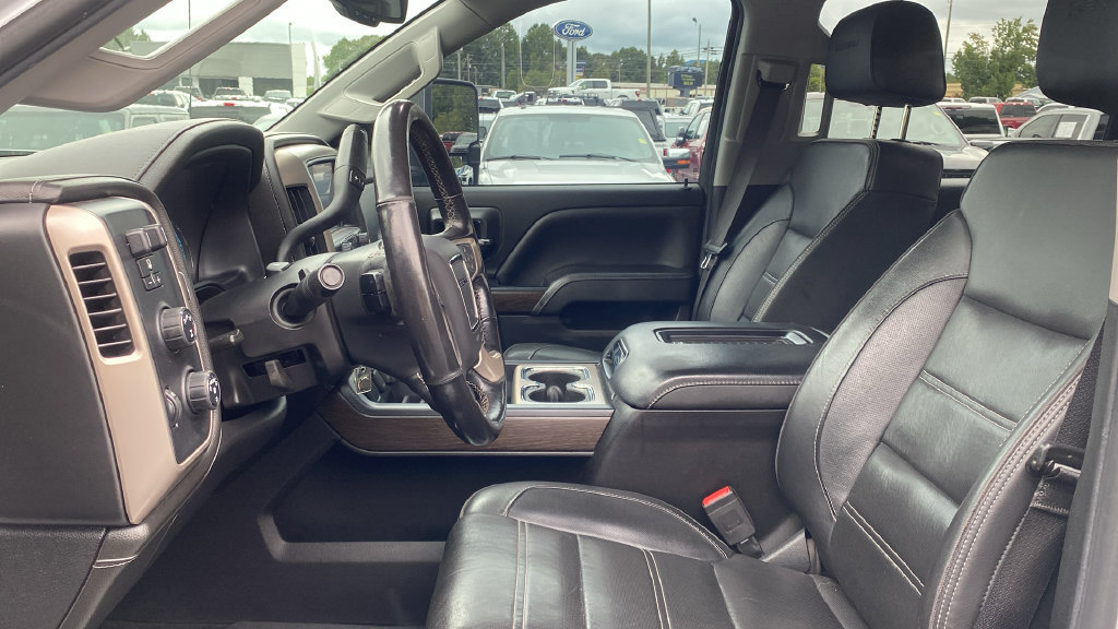 Used 2019 GMC Sierra 2500 Denali w/ Duramax Plus Package AWD/4WD image 16