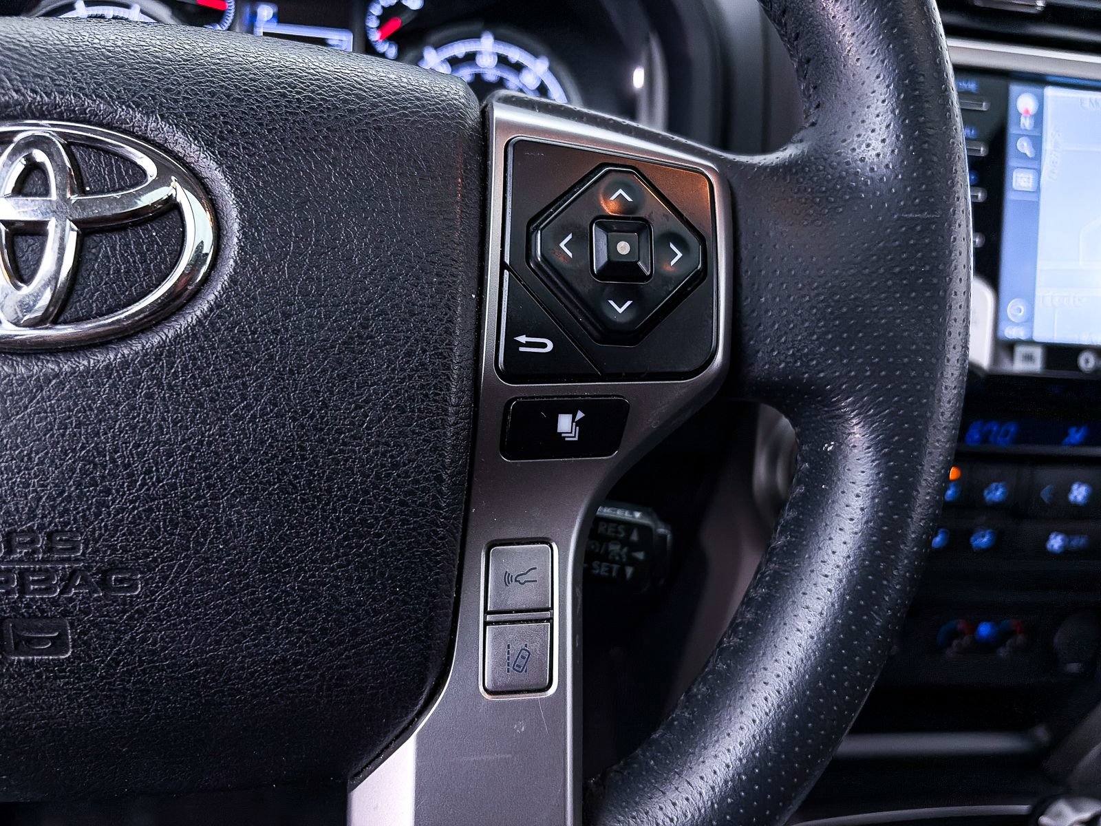 Used 2022 Toyota 4Runner Limited AWD/4WD image 33