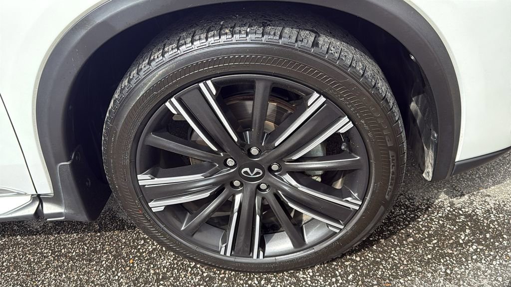 Used 2023 INFINITI QX50 Sensory w/ Accent Package FWD image 10