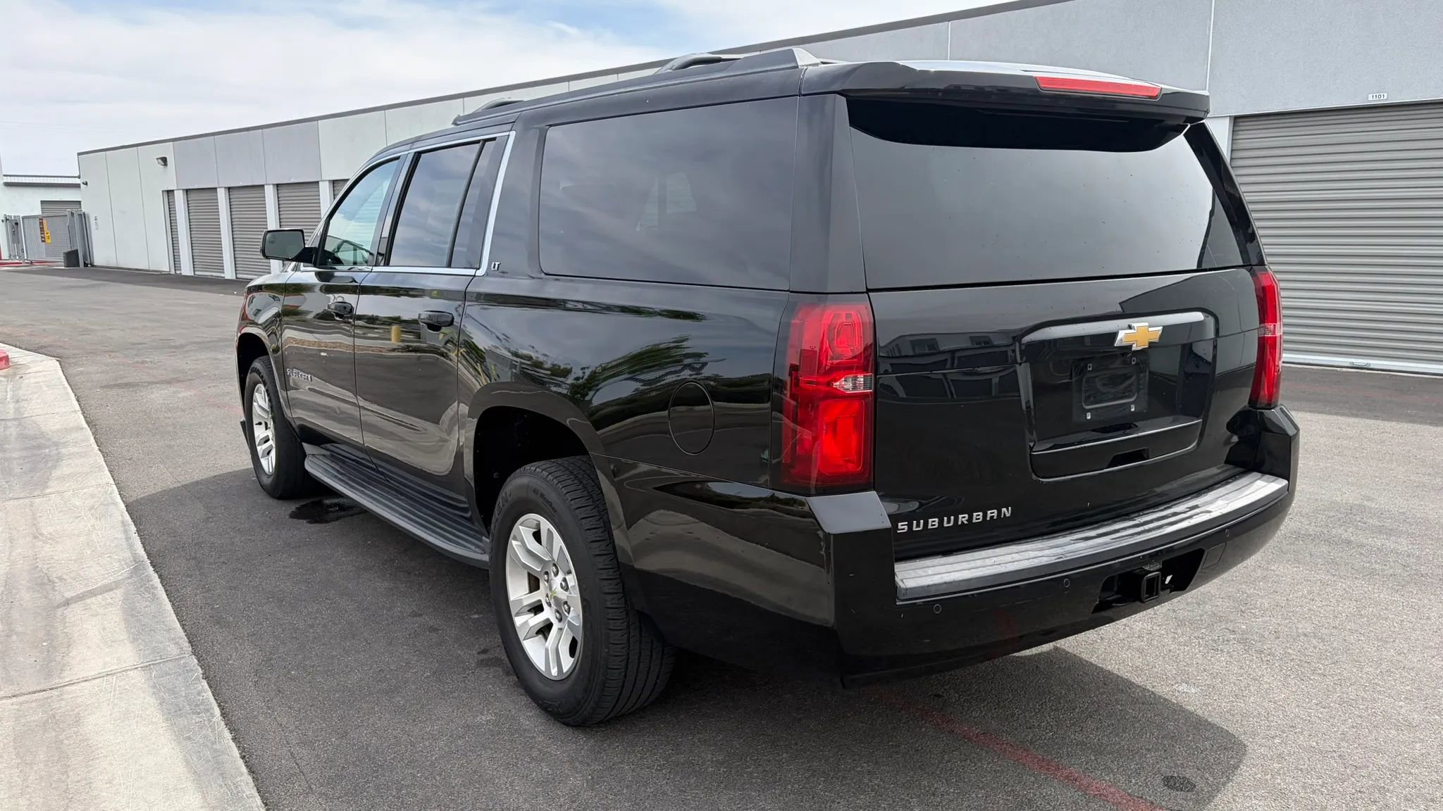 Used 2015 Chevrolet Suburban LT w/ Max Trailering Package RWD image 3