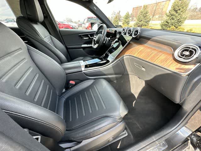 Used 2025 Mercedes-Benz GLC 300 4MATIC image 19