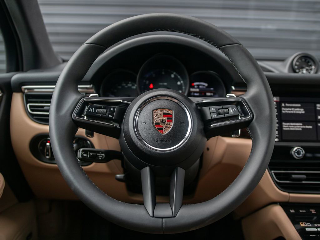 Certified 2025 Porsche Macan image 39