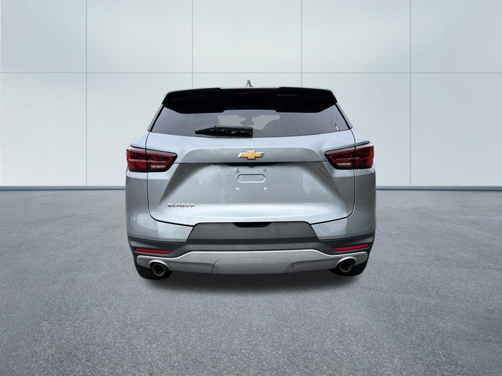Used 2025 Chevrolet Blazer LT FWD image 6