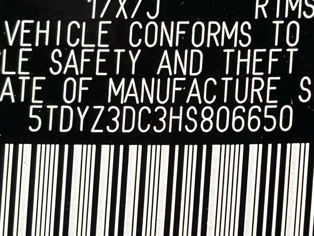 Used 2017 Toyota Sienna XLE w/ XLE Navigation Package image 57