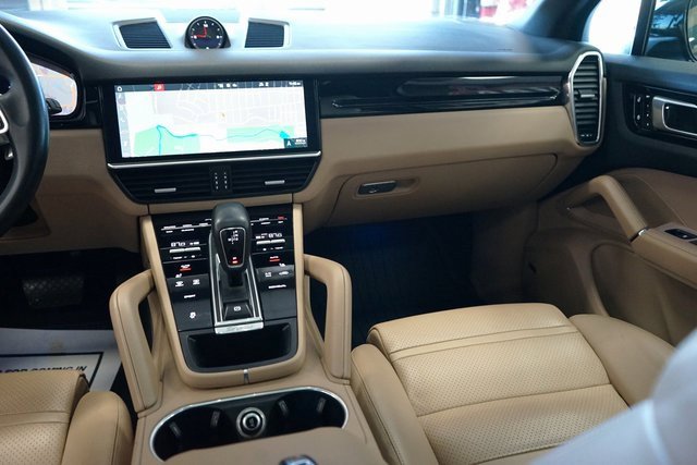 Used 2020 Porsche Cayenne image 13