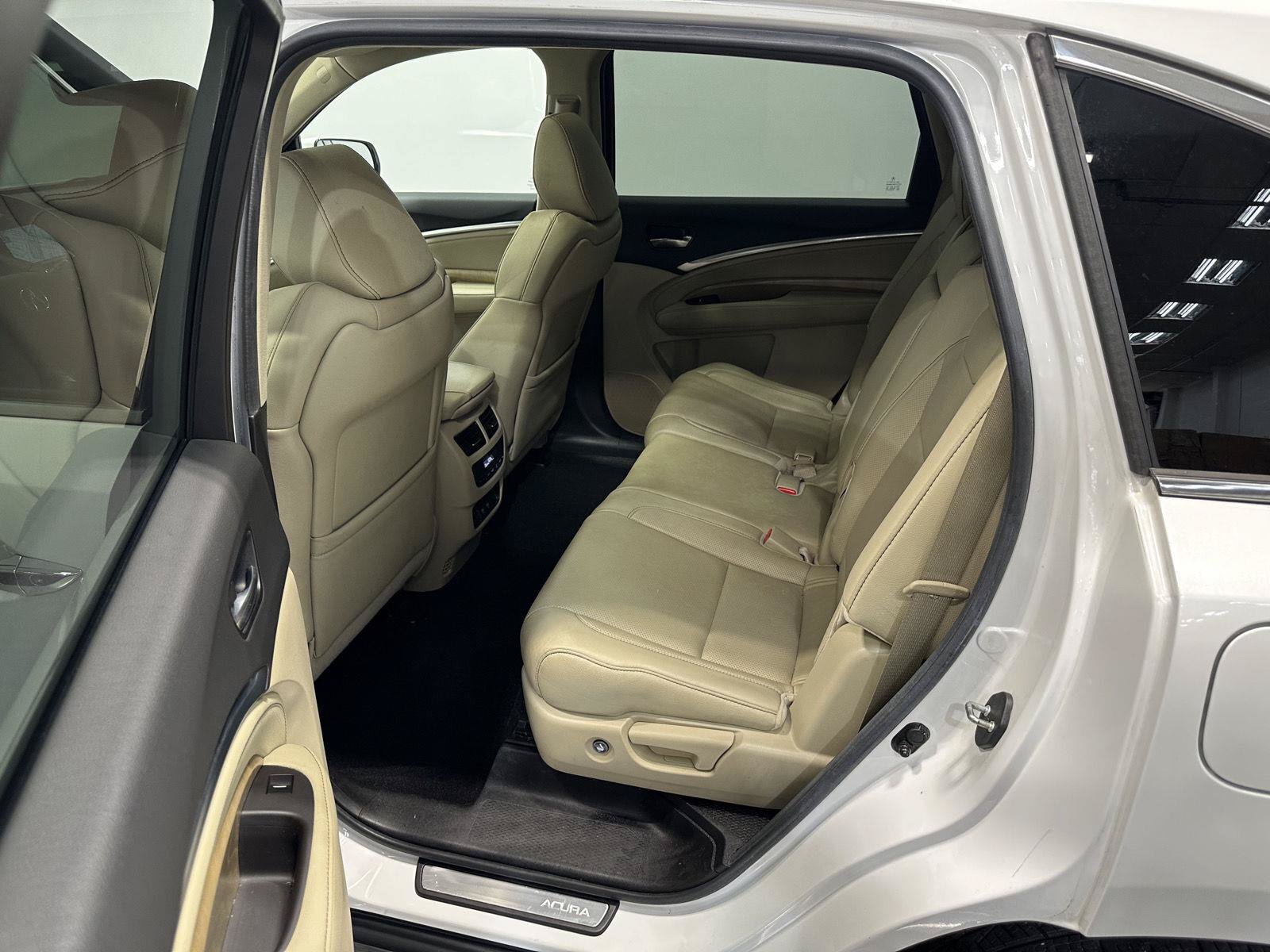 Used 2020 Acura MDX w/ Technology Package AWD/4WD image 26