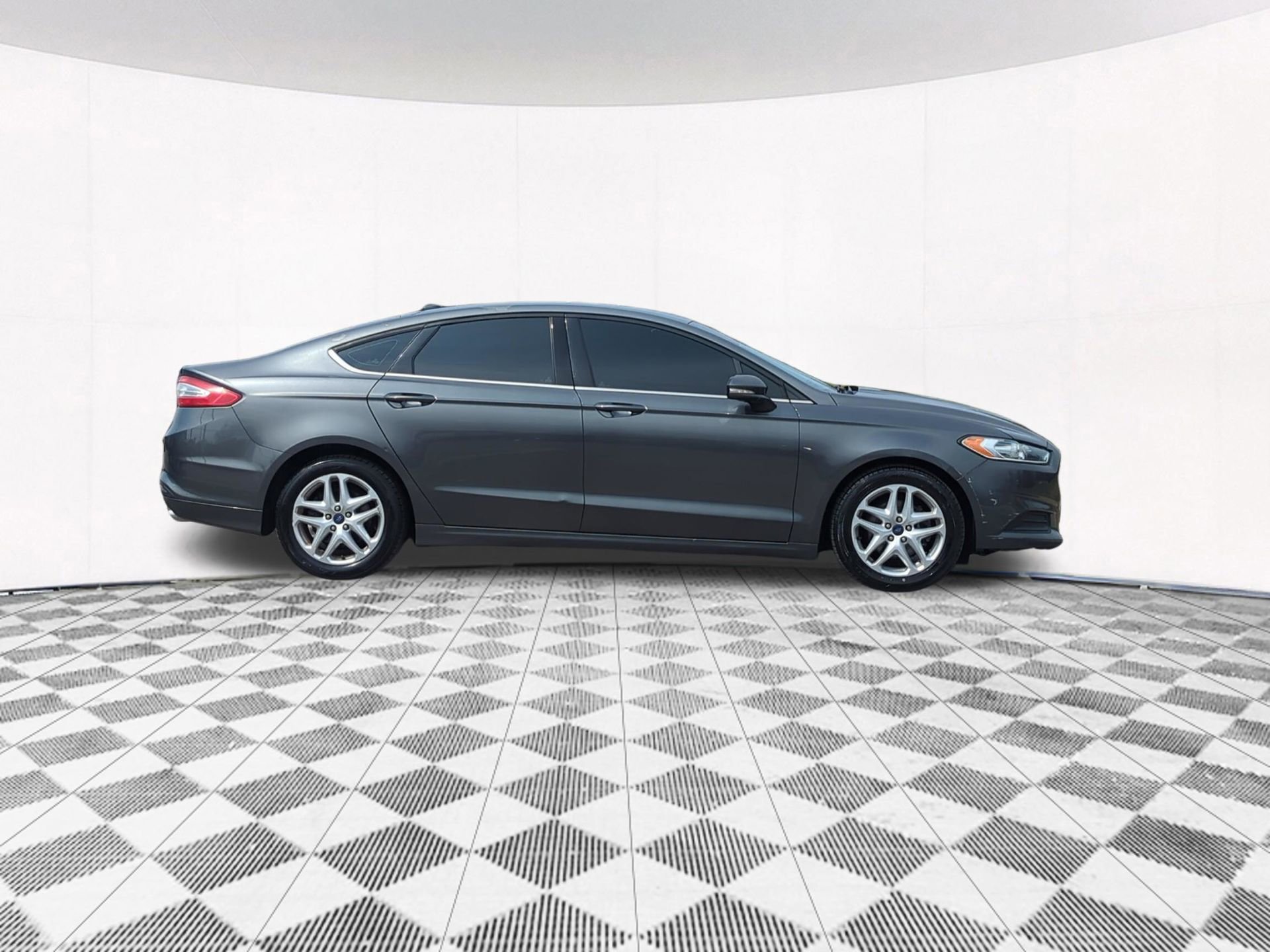 Used 2015 Ford Fusion SE image 11
