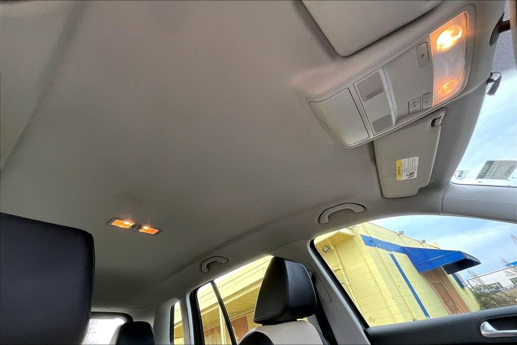 Used 2017 Volkswagen Tiguan S image 15