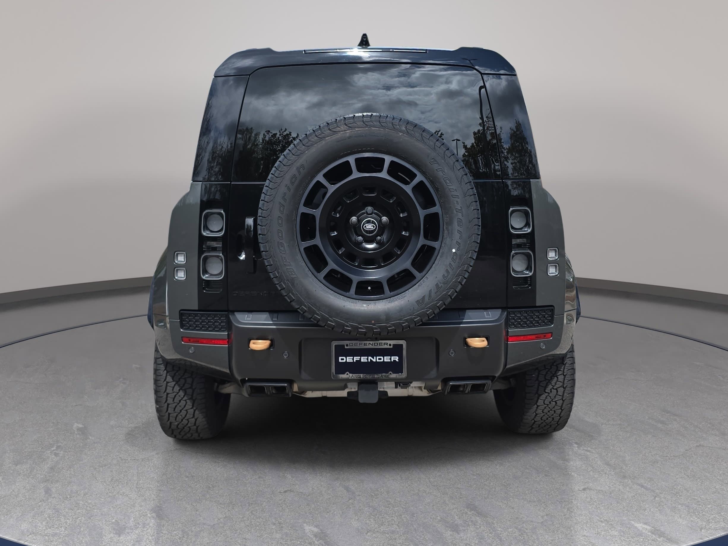 Certified 2025 Land Rover Defender 110 image 6
