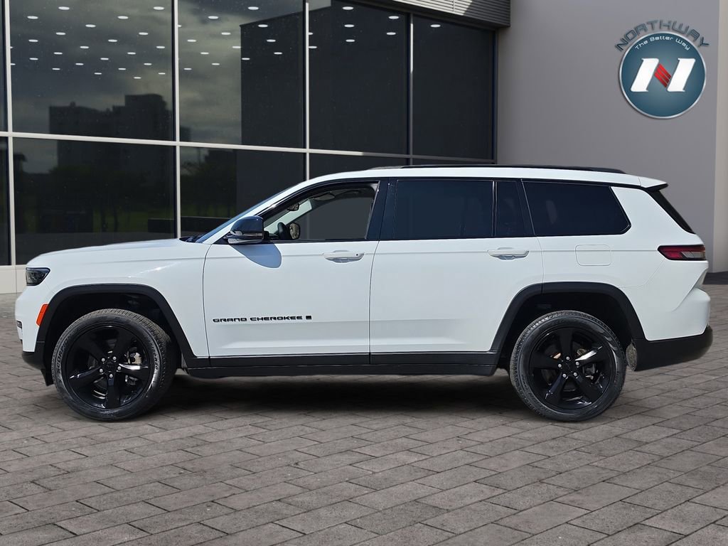 Used 2023 Jeep Grand Cherokee L Limited w/ Black Appearance Package AWD/4WD image 2