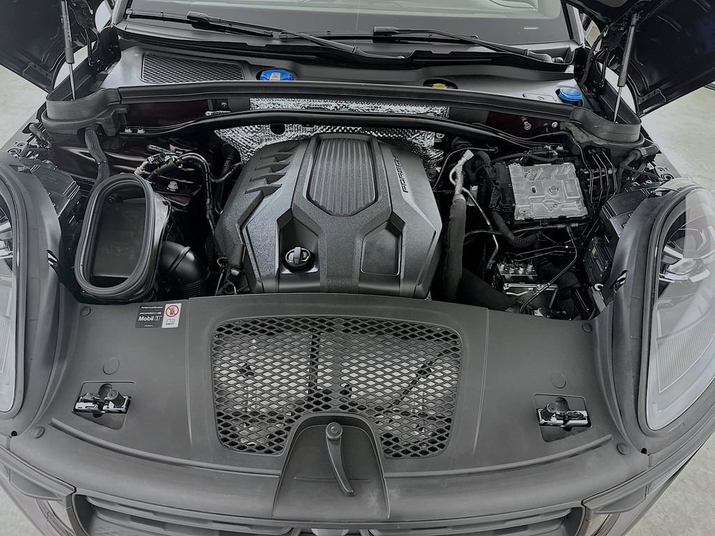 New 2026 Porsche Macan Turbo AWD/4WD image 31