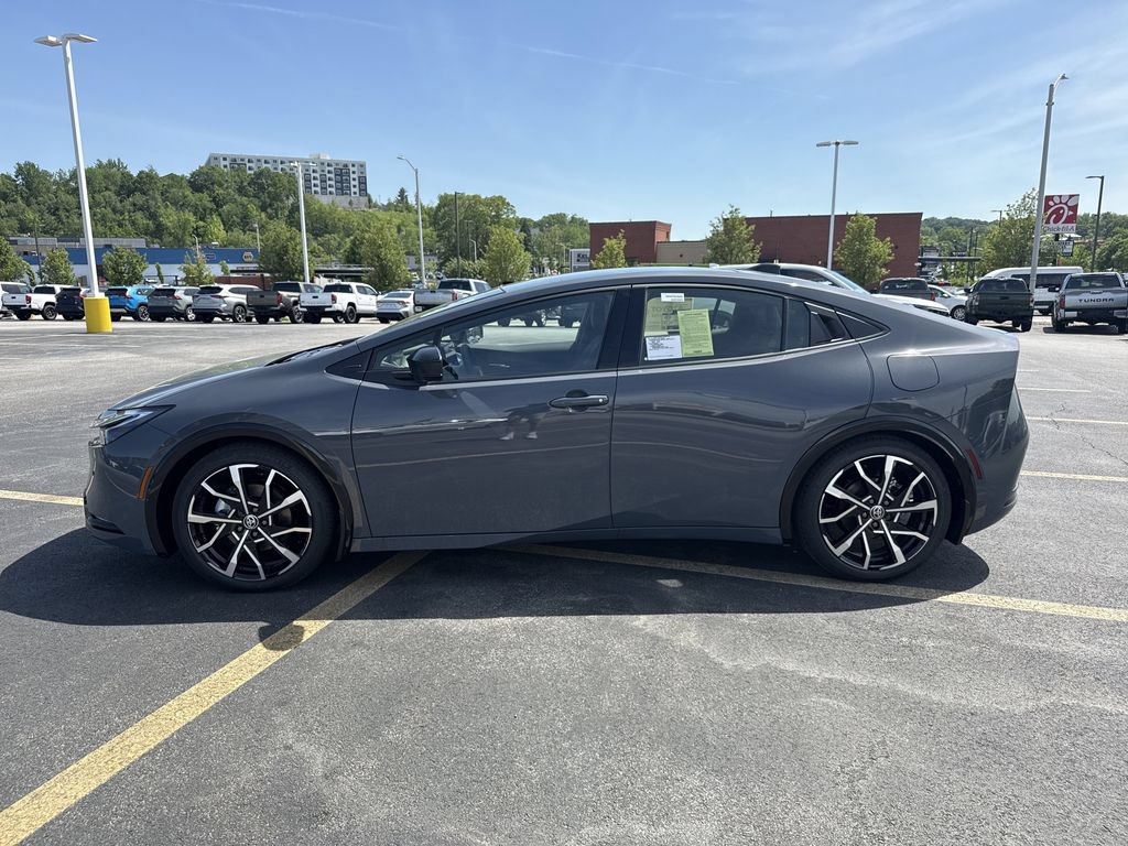 New 2026 Toyota Prius Plug-In Hybrid FWD image 2