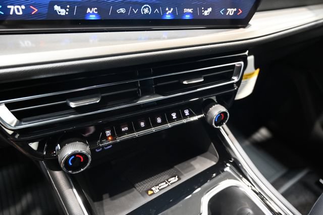 New 2027 Chevrolet Traverse LT w/ Midnight/Sport Edition AWD/4WD image 18