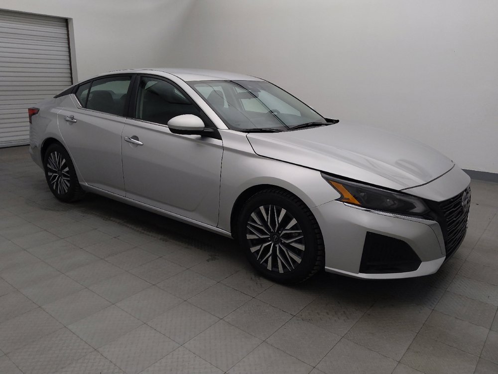 Used 2023 Nissan Altima 2.5 SV image 11